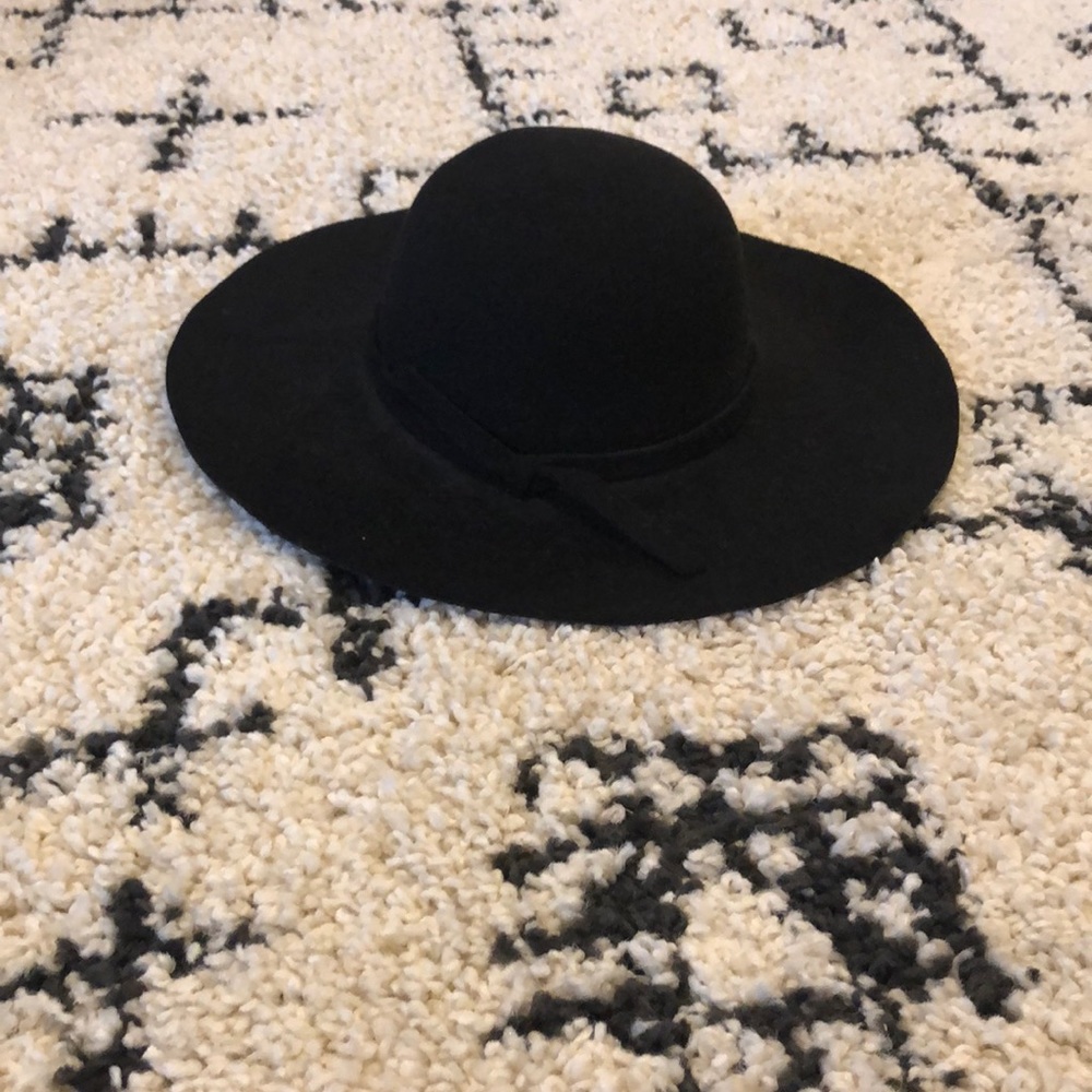 Black floppy hat